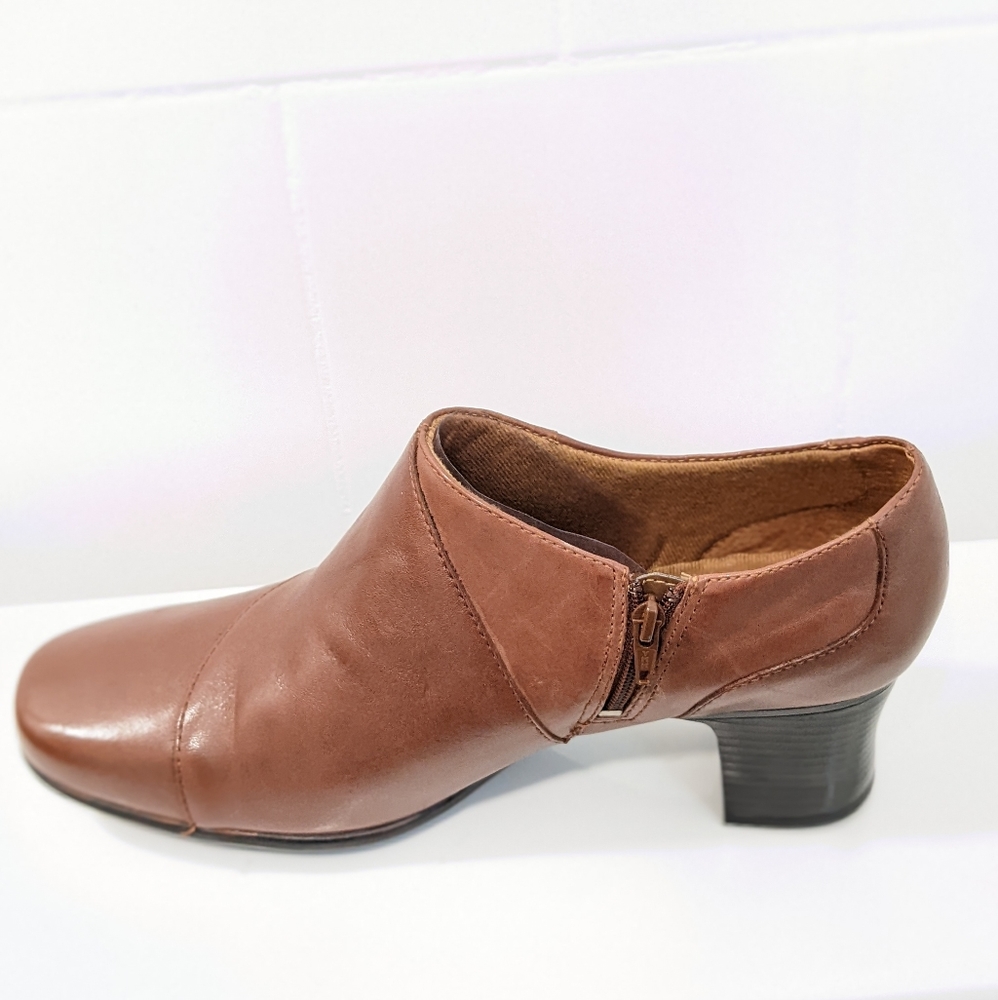 NWOT leather shoes by Clarks - Picture 10 of 16